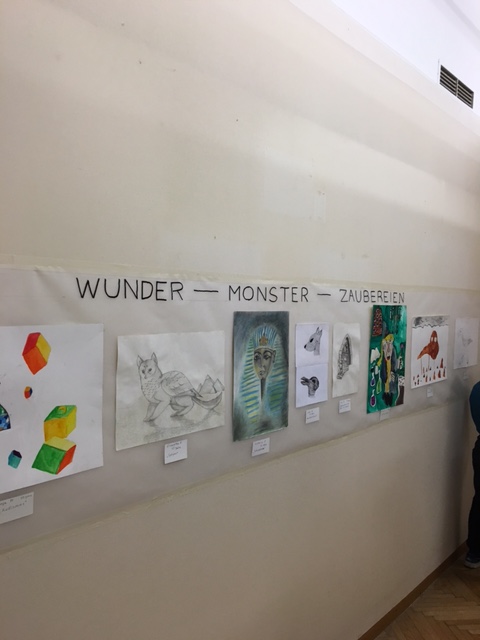 Ausstellung der Schülerarbeiten im Phantasten Museum, Thema „Wunder, Monster, Zaubereien“